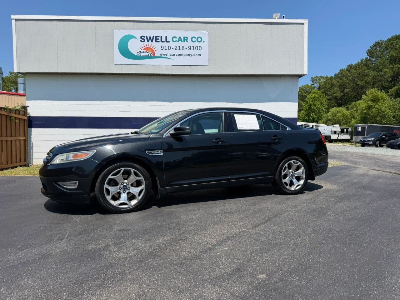 2012 Ford Taurus - Photo 2