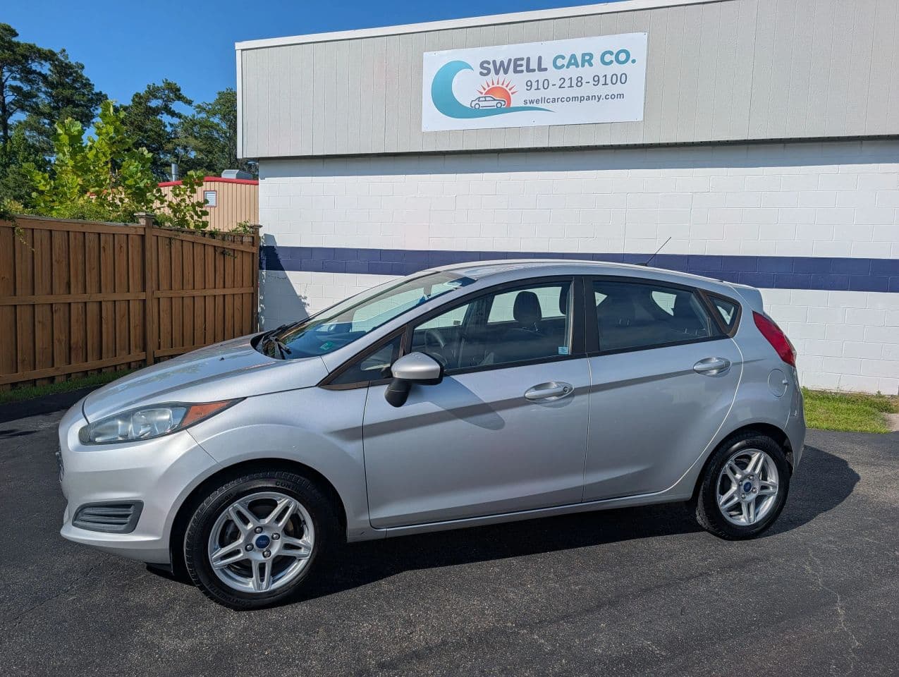 2018 Ford Fiesta SE - Photo 1