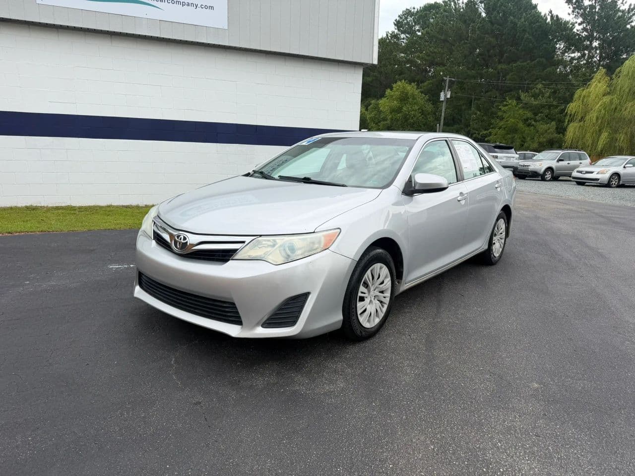 2014 Toyota Camry LE - Photo 2