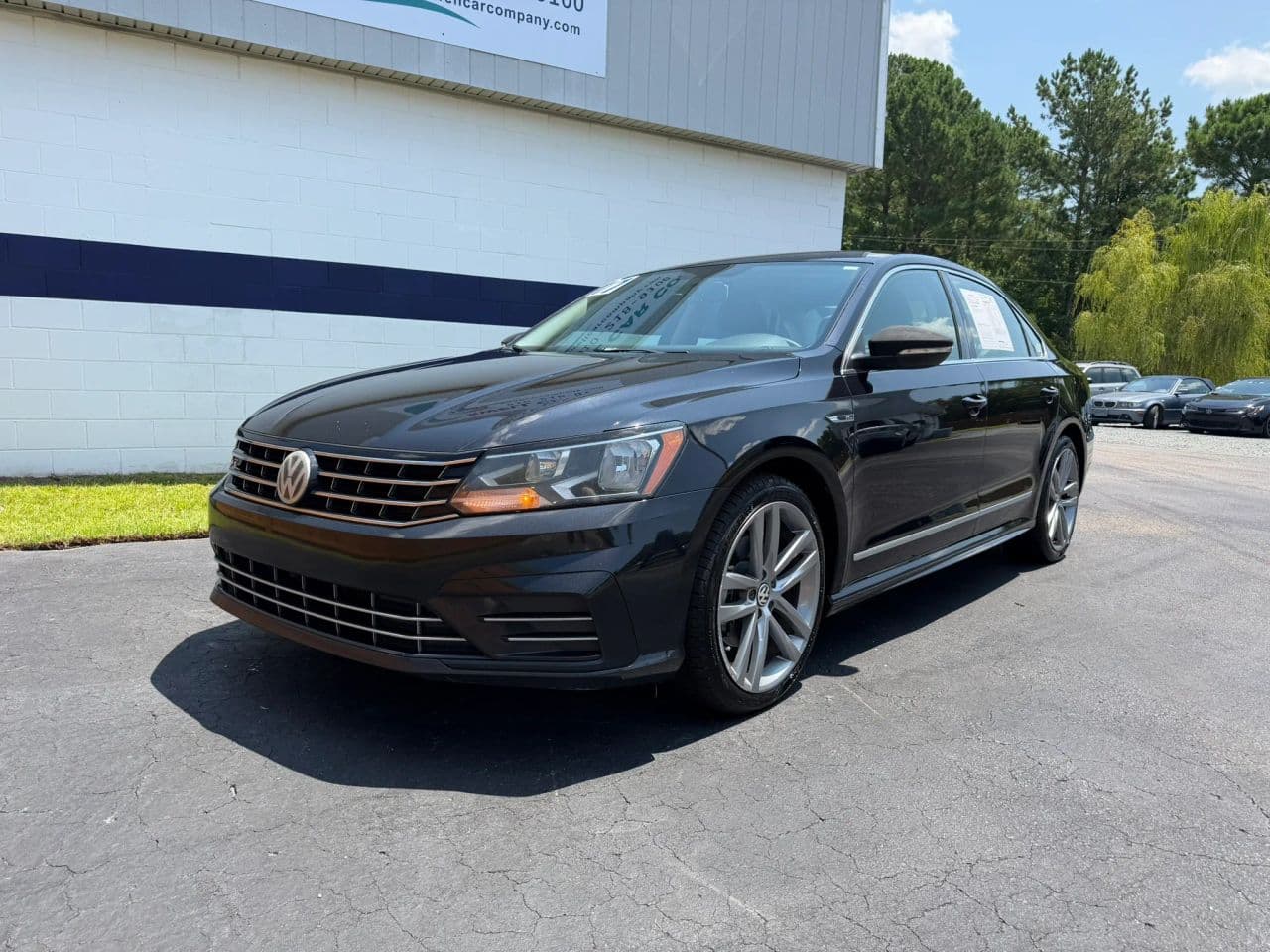 2017 Volkswagen Passat - Photo 2