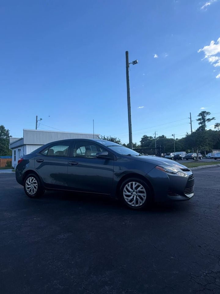 2017 Toyota Corolla - Photo 3