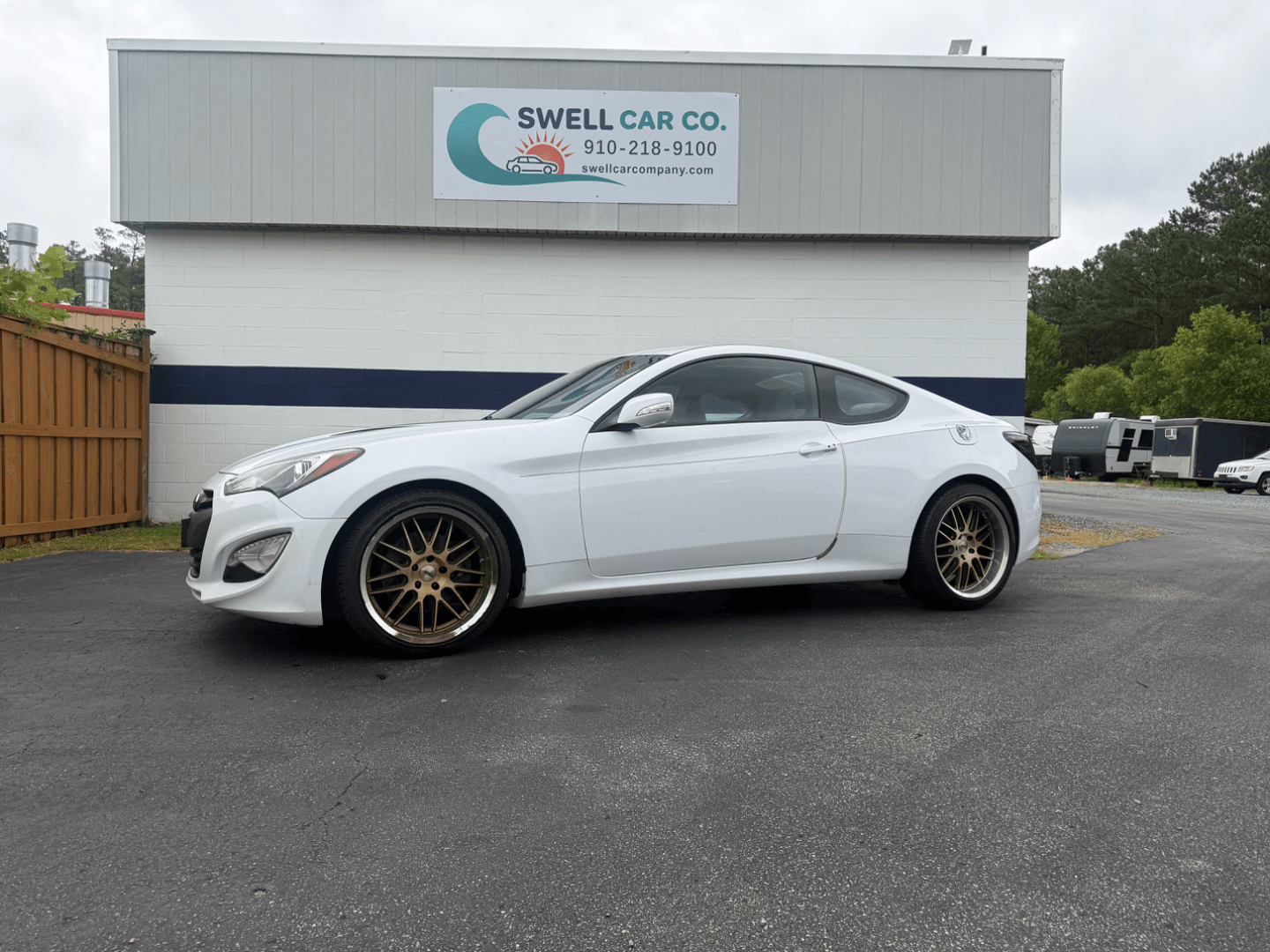 2016 Hyundai Genesis - Photo 1 of 14
