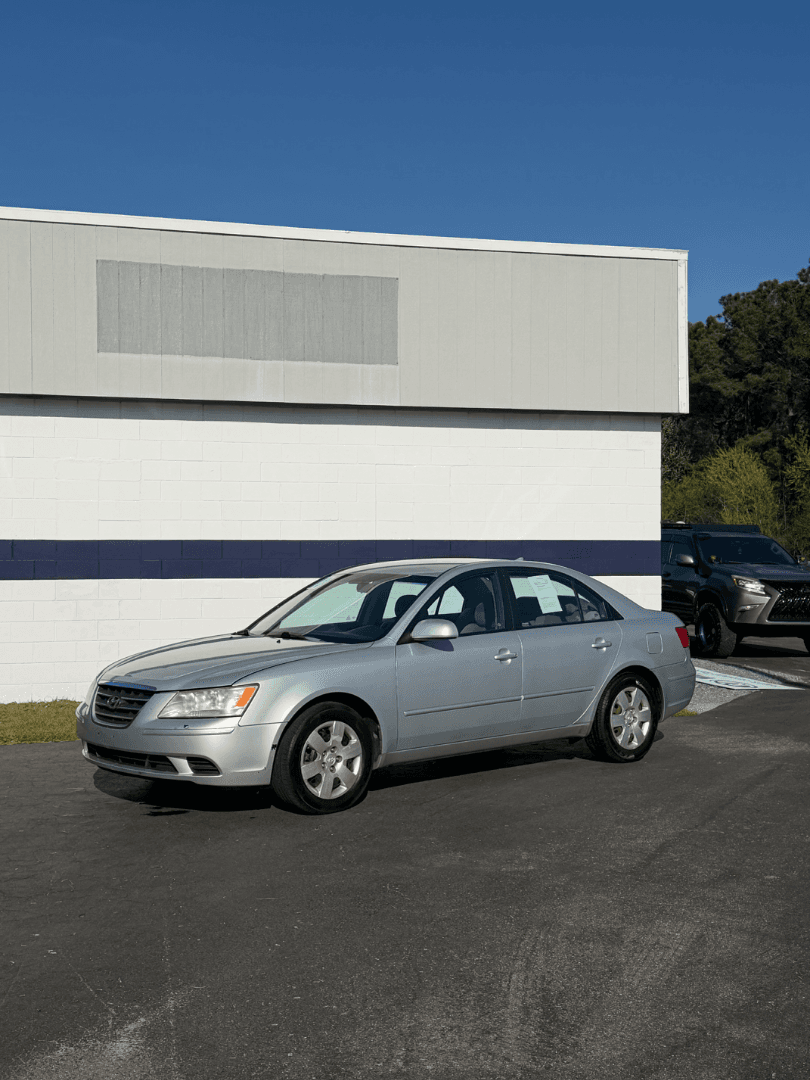 2010 HYUNDAI Sonata - Photo 1 of 8
